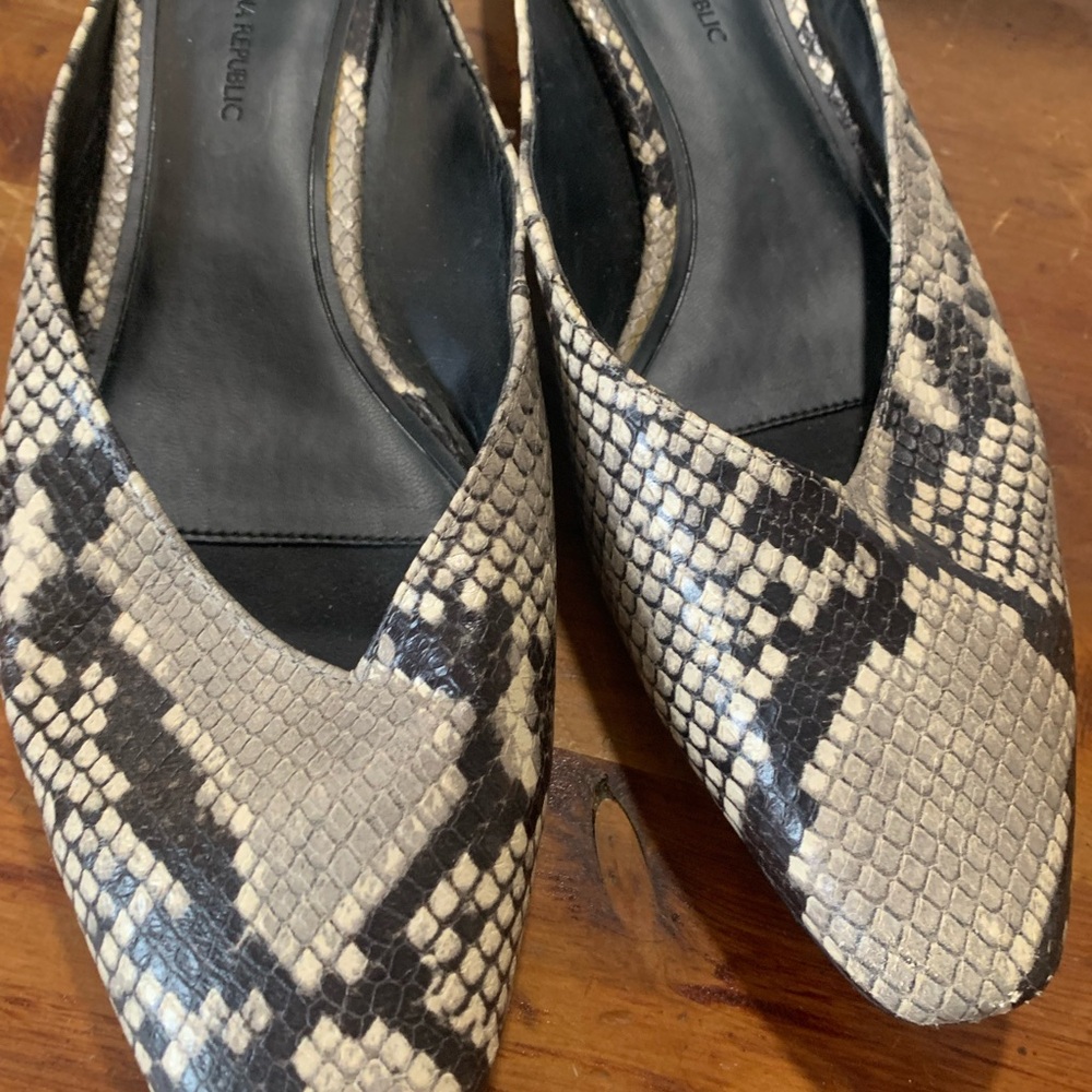 Banana Republic Snakeskin Pattern Women's Mules/Shoes